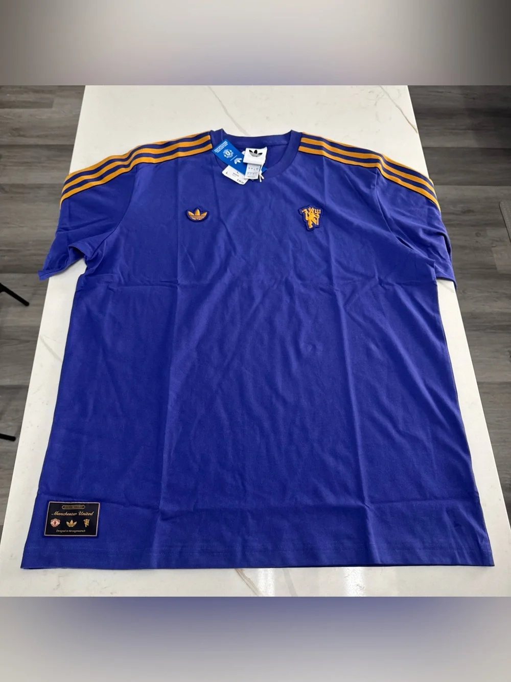 NWT adidas Manchester United FC Terrace  Icon Tee  Men's Size L T-Shirt  JN2823